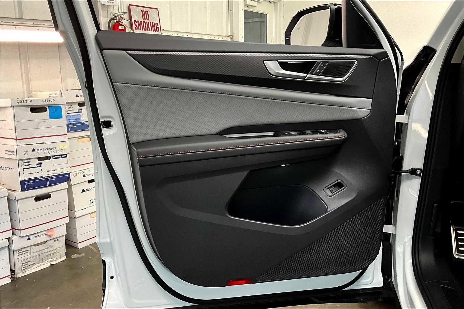 New 2025 Volkswagen Atlas Peak Edition SE image 23