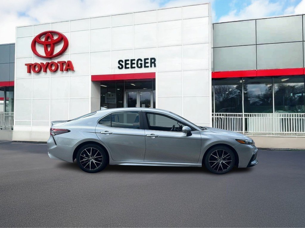 Used 2023 Toyota Camry SE FWD image 2