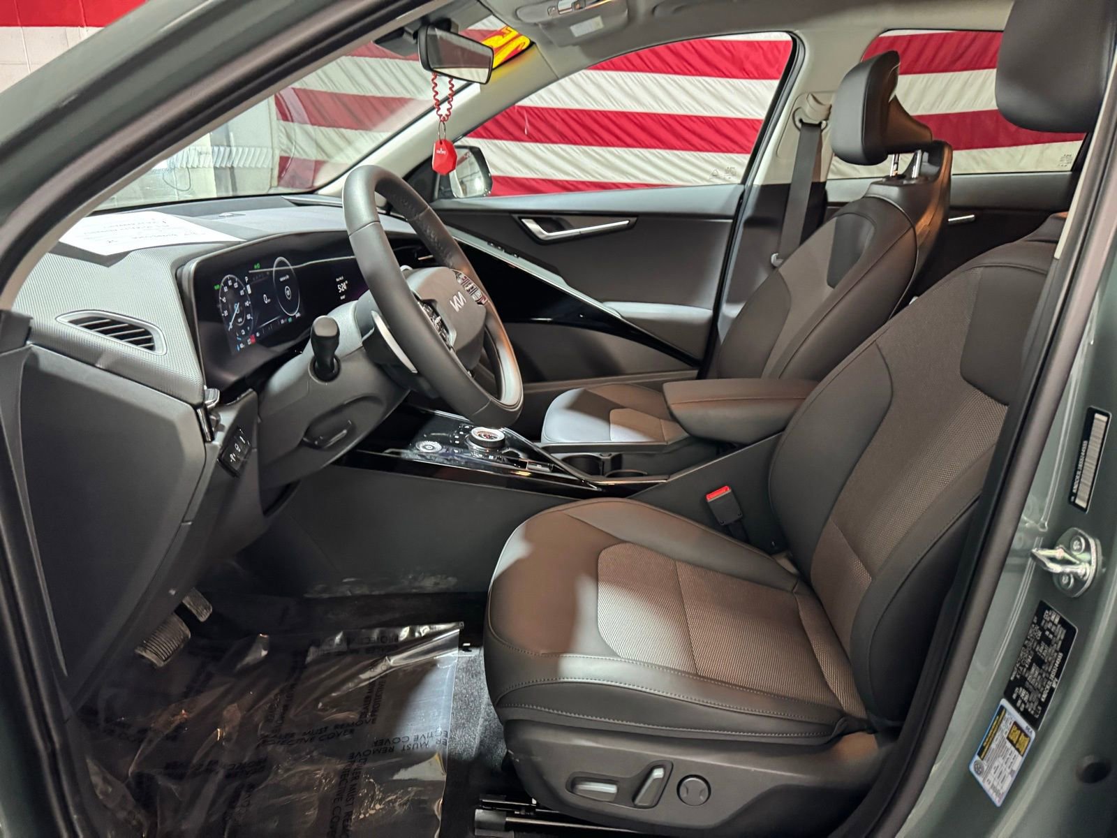 Used 2025 Kia Niro Wind w/ Wind Preserve Package image 9