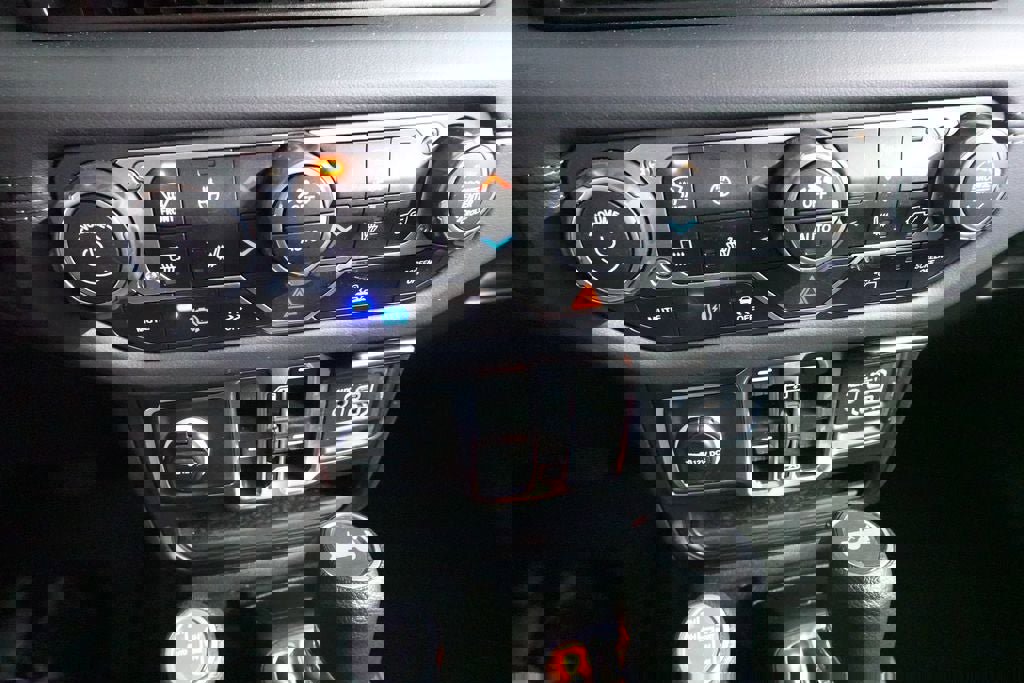 Used 2025 Jeep Wrangler Unlimited Sahara image 14