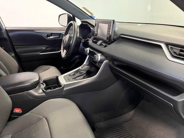 Used 2022 Toyota RAV4 SE w/ Convenience Package image 11