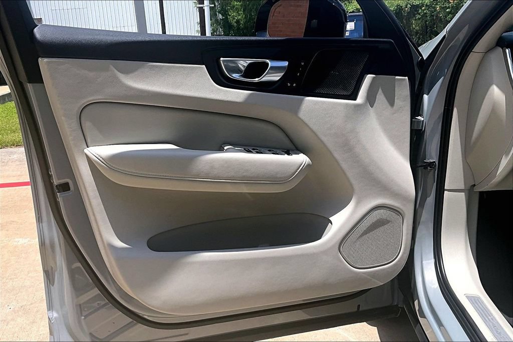 Certified 2024 Volvo XC60 B5 Plus w/ Protection Package Premier AWD/4WD image 24