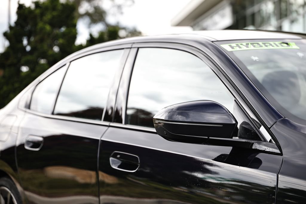 New 2026 BMW 550e xDrive w/ Executive Package AWD/4WD image 3