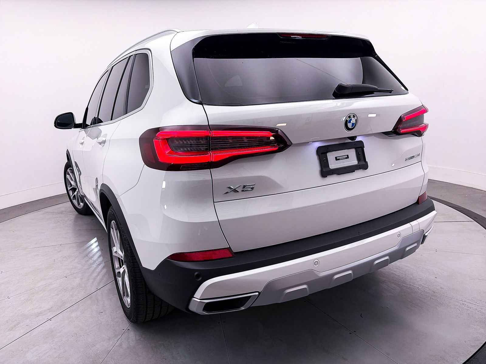 Used 2022 BMW X5 sDrive40i w/ Parking Assistance Package RWD image 9