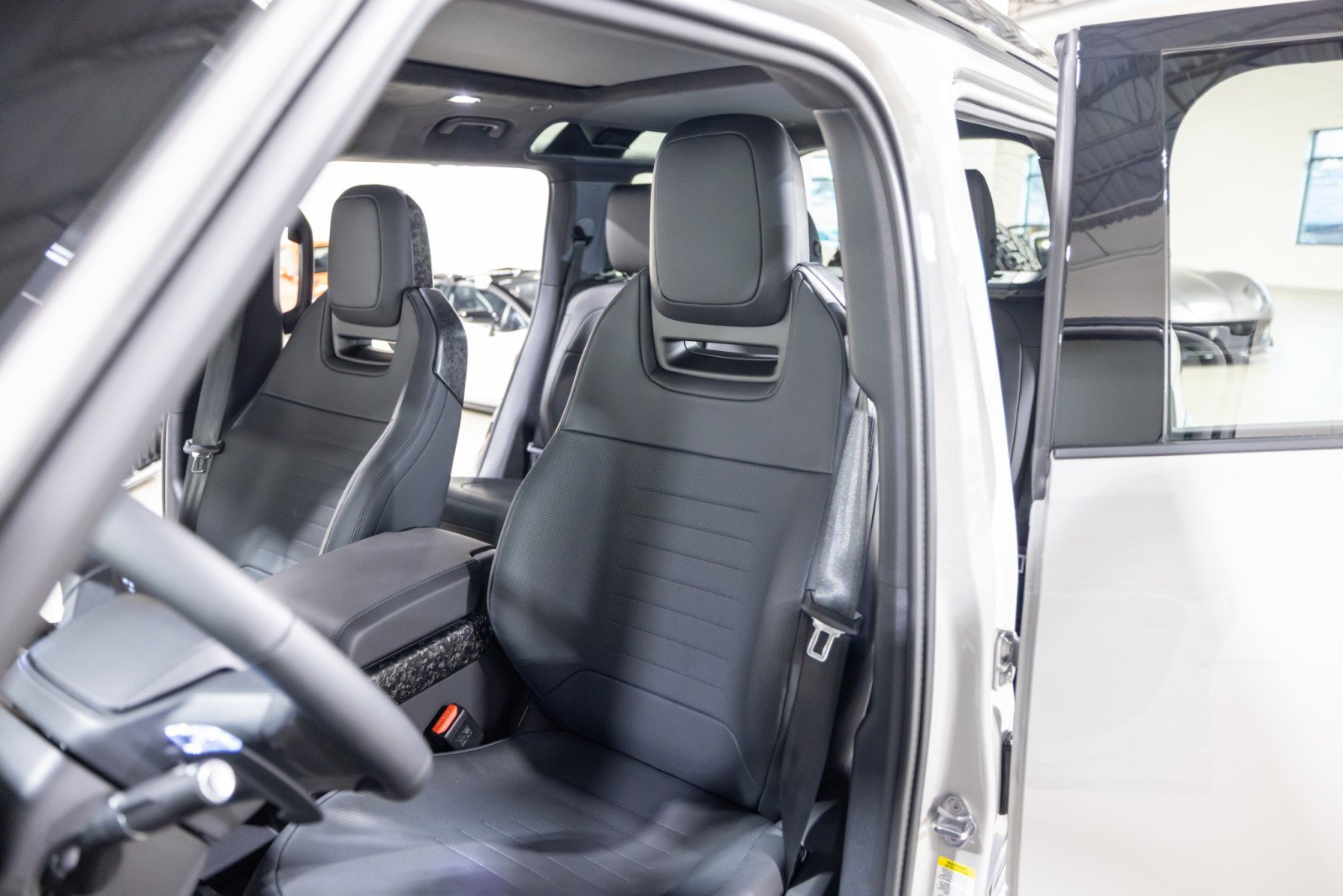 Used 2026 Land Rover Defender 110 OCTA image 41