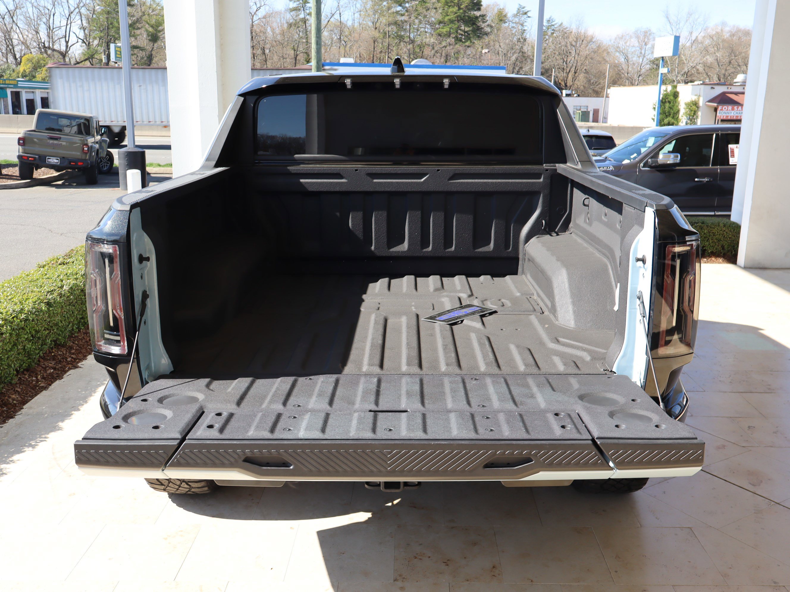 Certified 2024 GMC Hummer EV 3X w/ Extreme Off-Road Package image 13