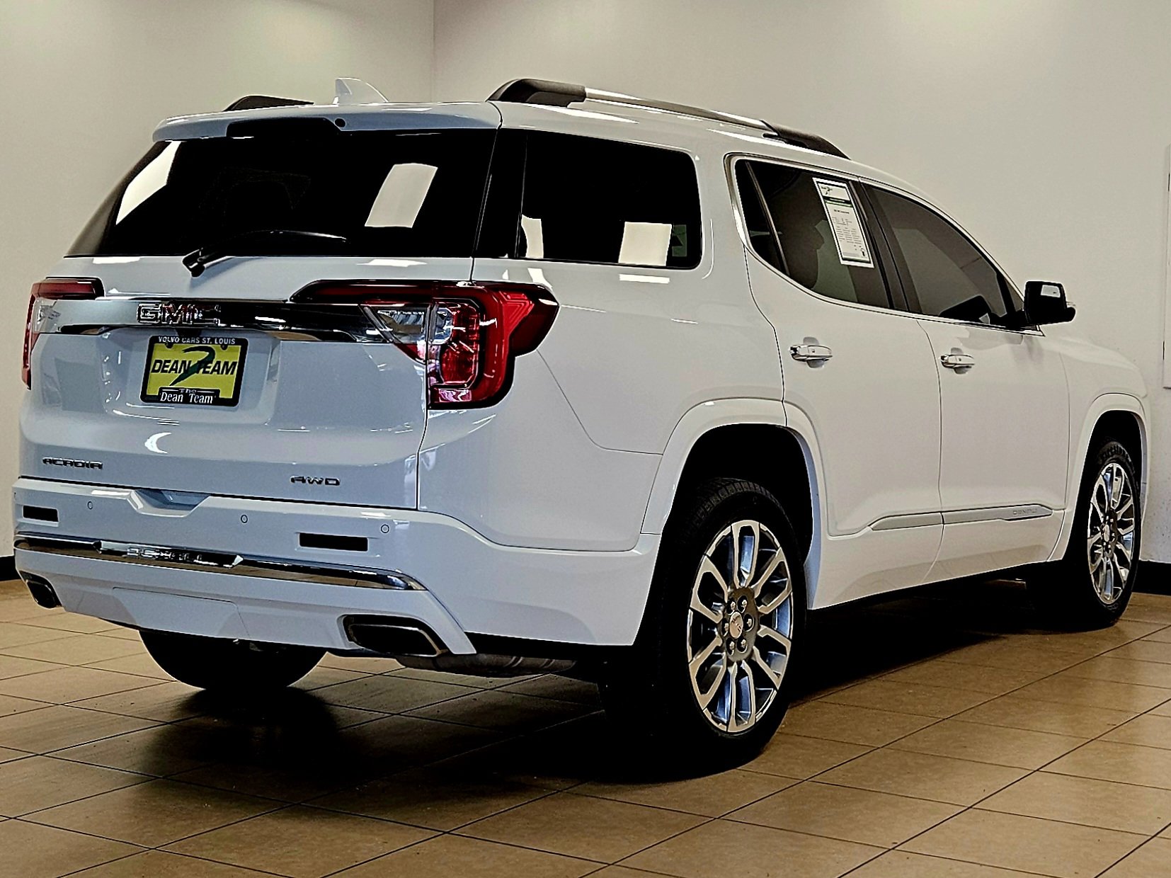 Used 2023 GMC Acadia Denali AWD/4WD image 3
