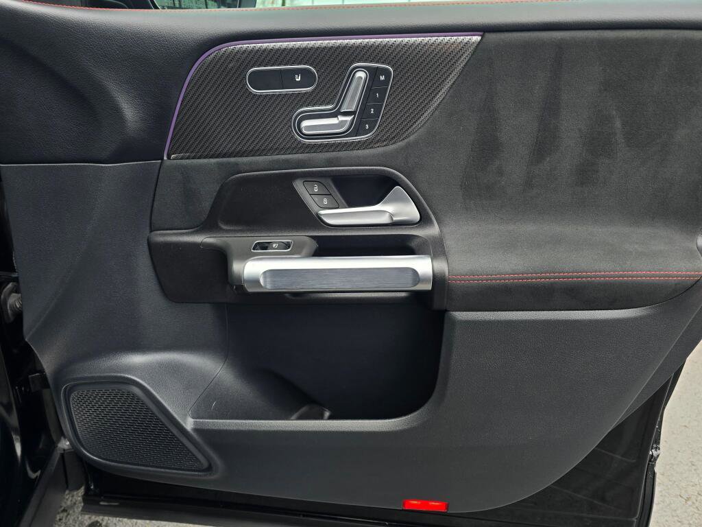 Used 2022 Mercedes-Benz GLB 35 AMG 4MATIC image 27