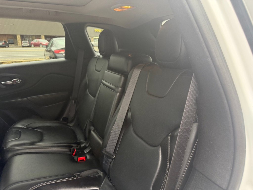 Used 2016 Jeep Cherokee Limited image 34