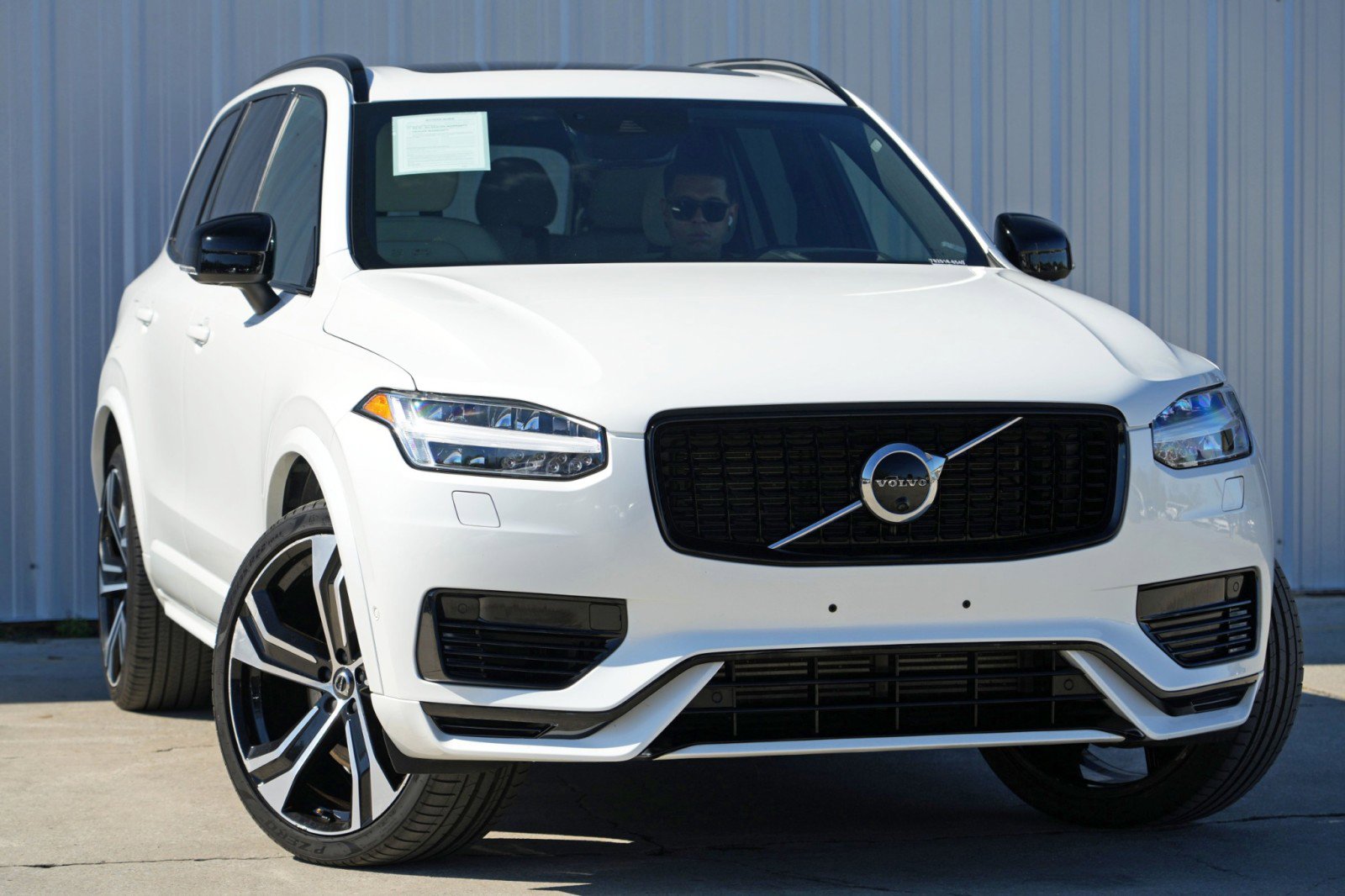 Used 2022 Volvo XC90 T8 R-Design w/ Advanced Package image 4