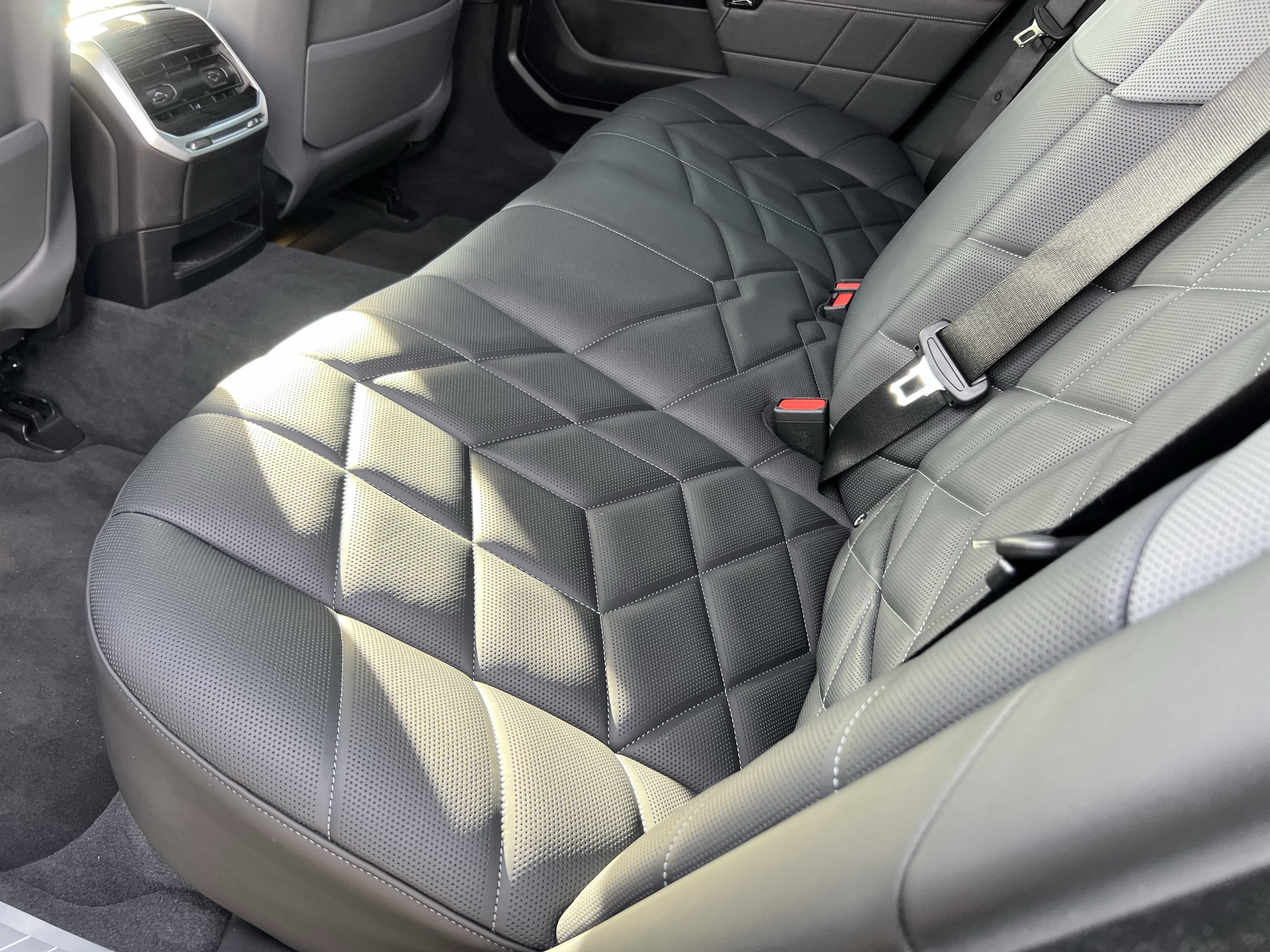 Used 2023 BMW 740i w/ Executive Package image 33