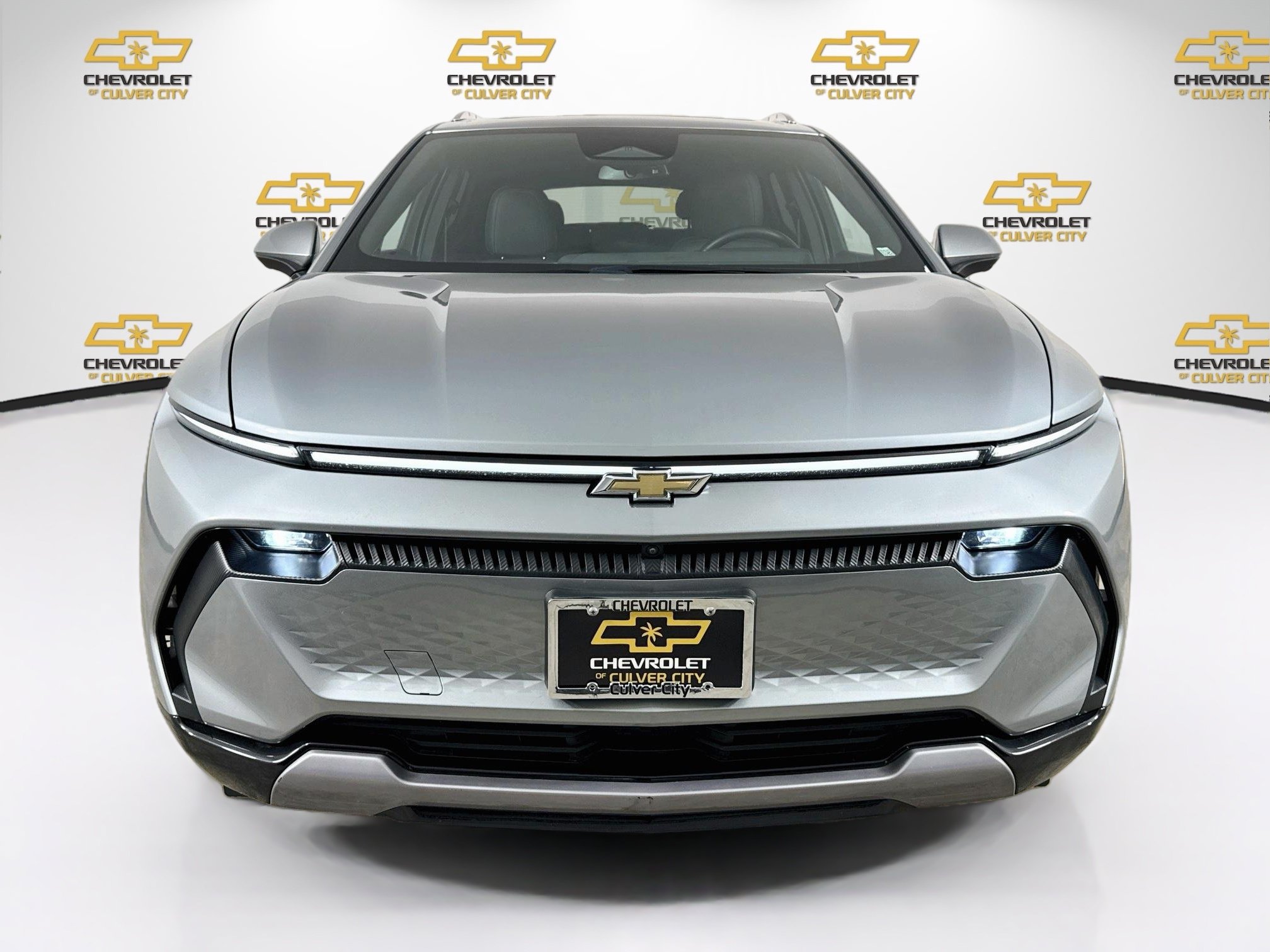 Used 2024 Chevrolet Equinox EV LT AWD/4WD image 2