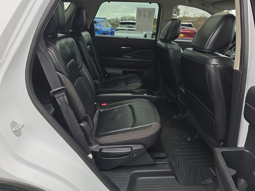 Used 2025 Nissan Pathfinder SL w/ SL Premium Package image 32