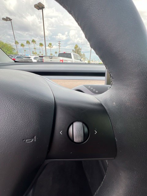 Used 2023 Tesla Model Y 2WD image 17
