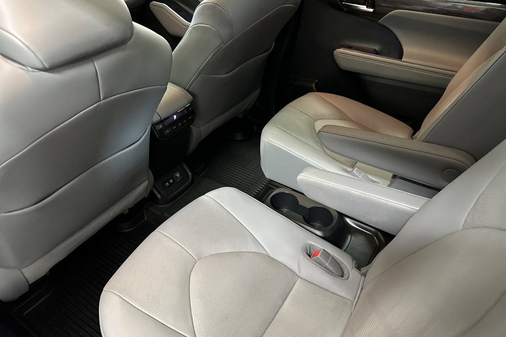 Used 2021 Toyota Highlander Platinum AWD/4WD image 15