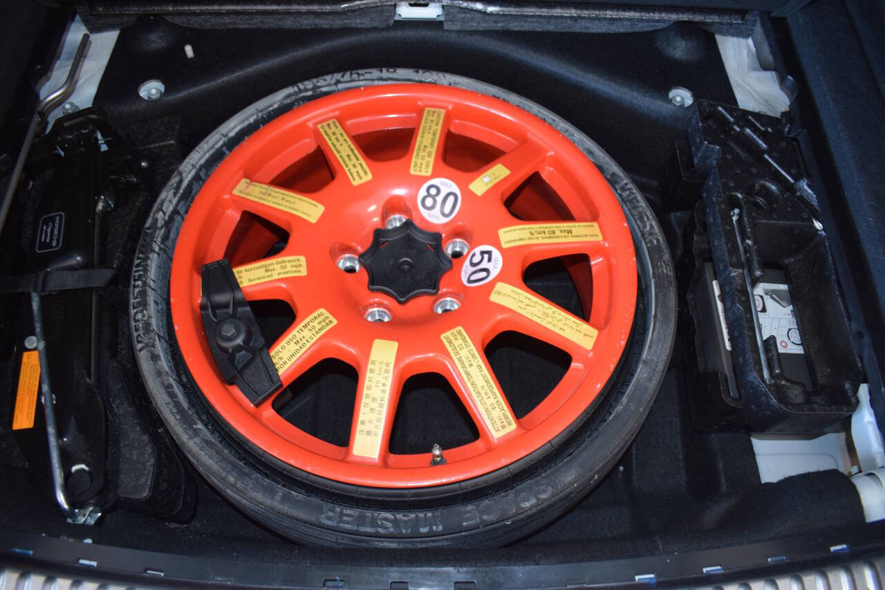 Used 2016 Porsche Cayenne image 32