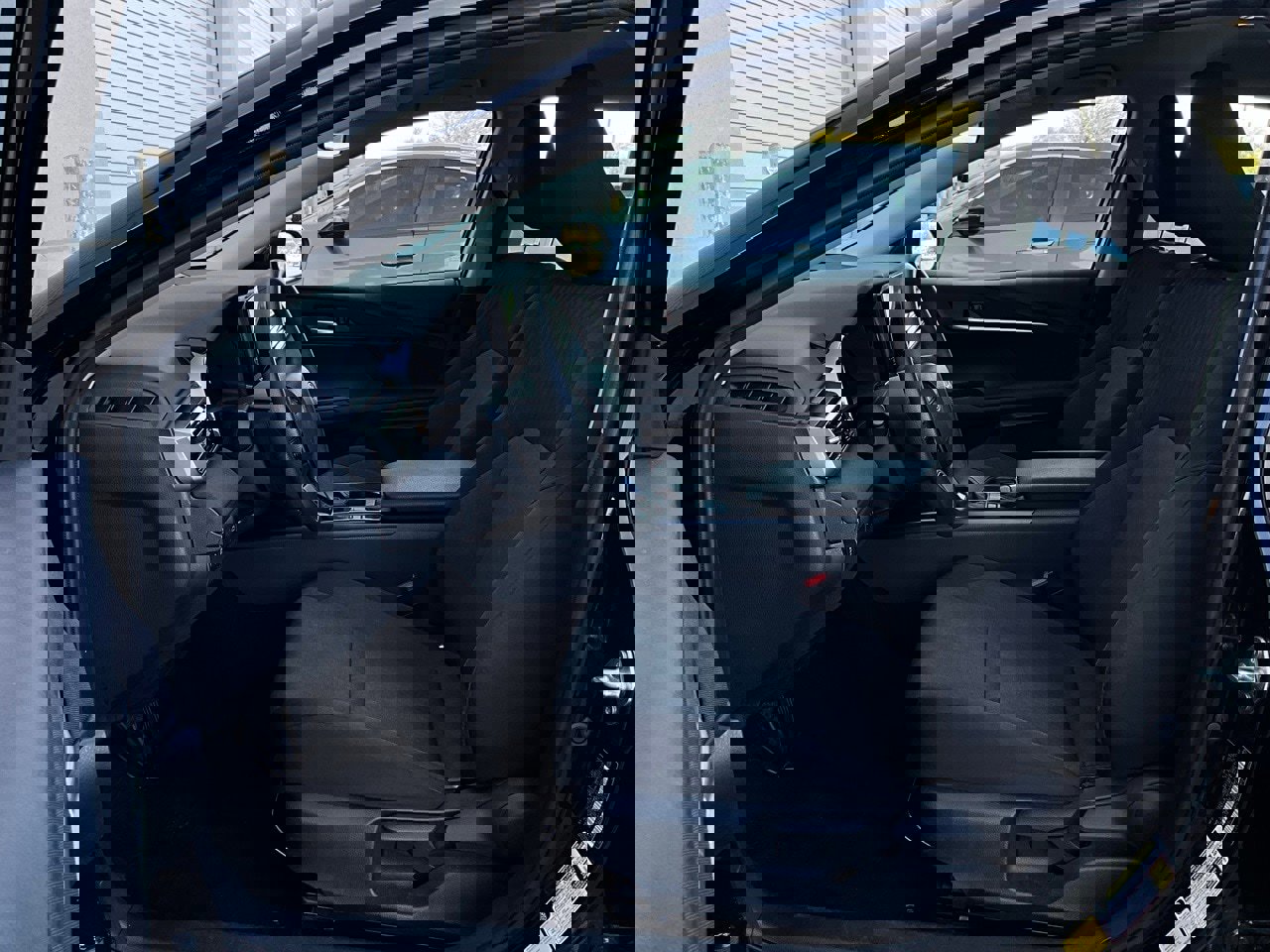 Used 2025 Toyota Camry LE image 10