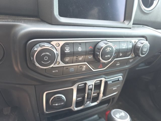 Used 2022 Jeep Wrangler Unlimited Sahara w/ Cold Weather Group AWD/4WD image 15