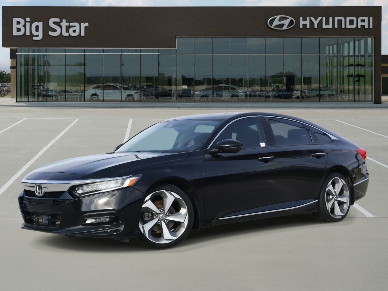 Used 2018 Honda Accord Touring image 1