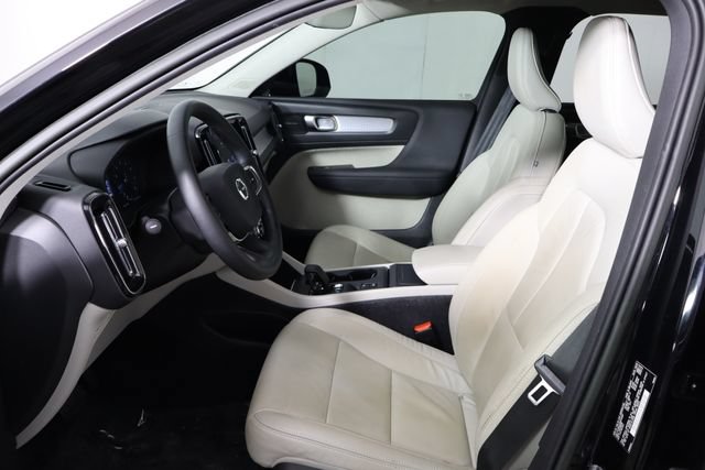 Used 2022 Volvo XC40 T5 Momentum AWD/4WD image 14