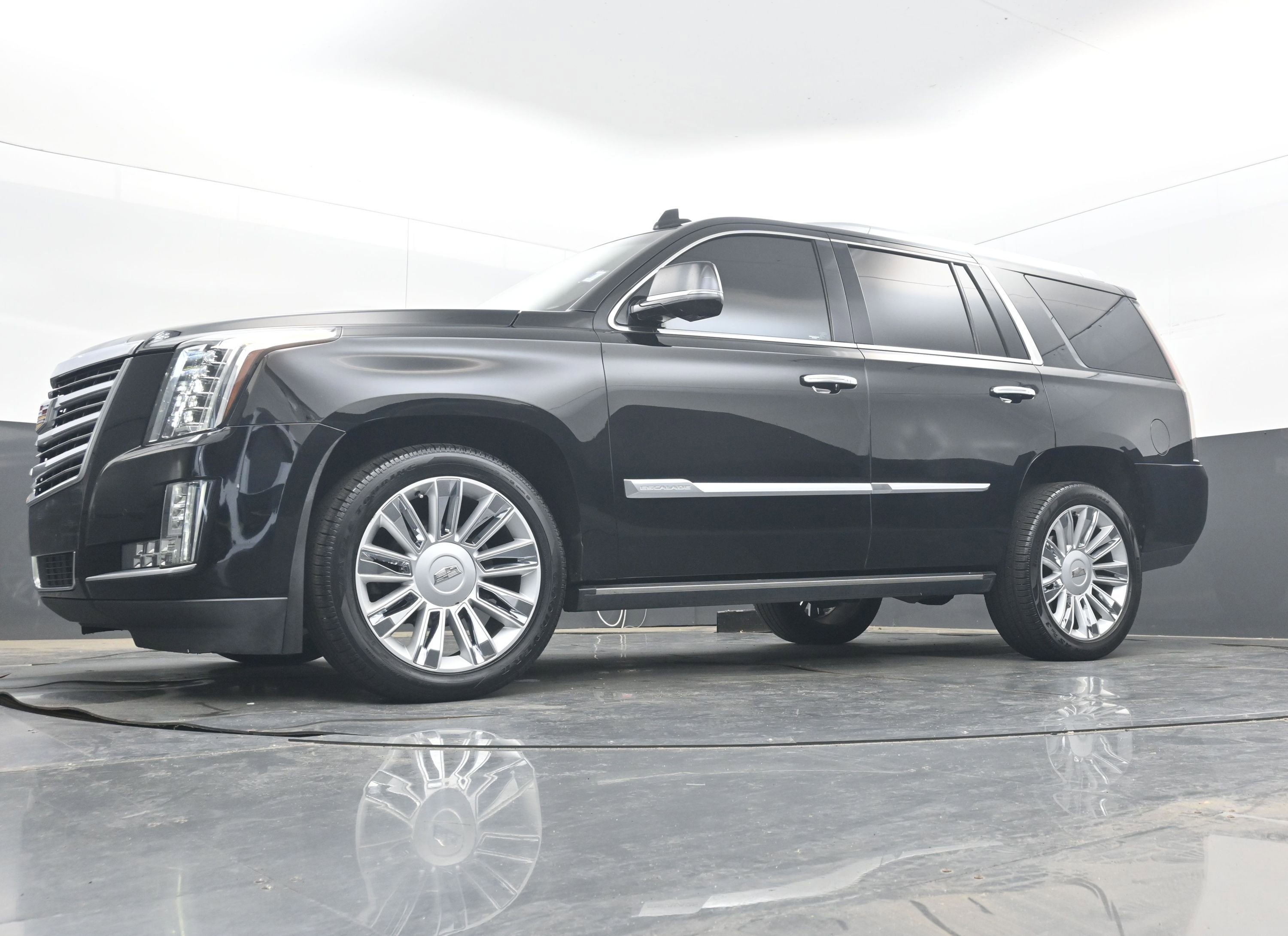 Used 2016 Cadillac Escalade Platinum AWD/4WD image 26