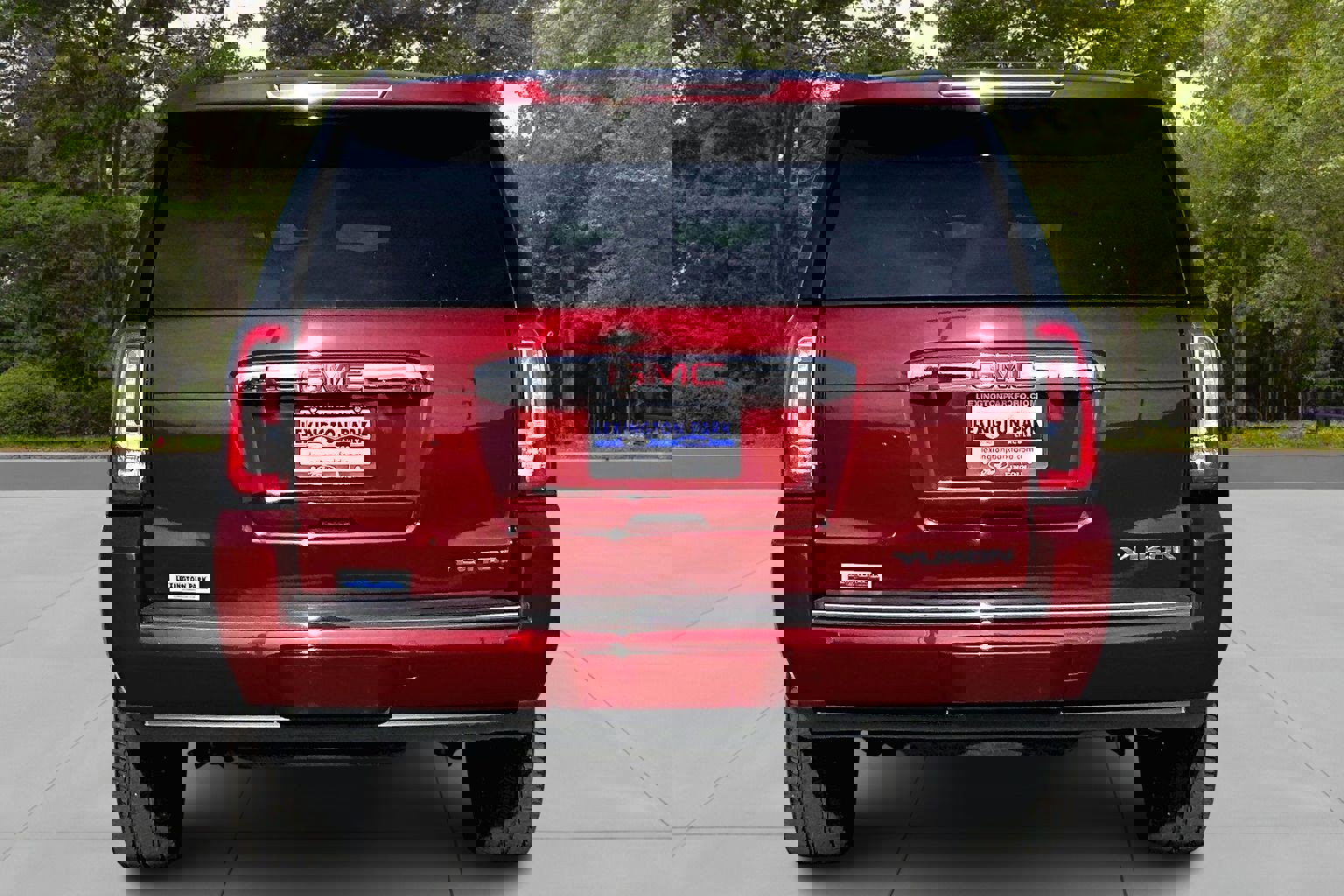 Used 2020 GMC Yukon Denali w/ Denali Premium Package image 6