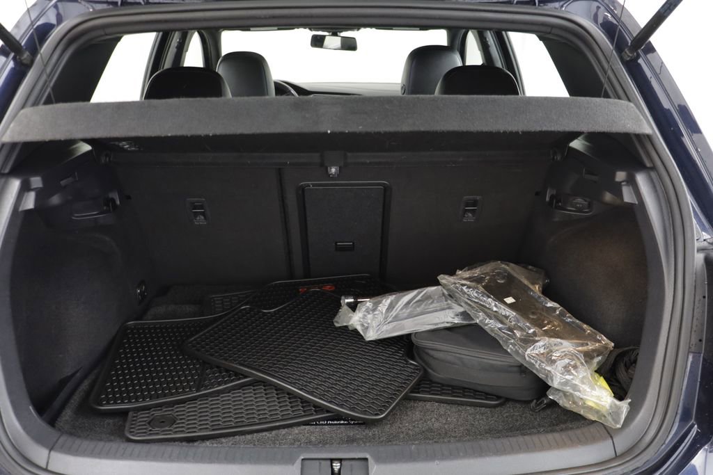 Used 2016 Volkswagen Golf 4-Door FWD image 17