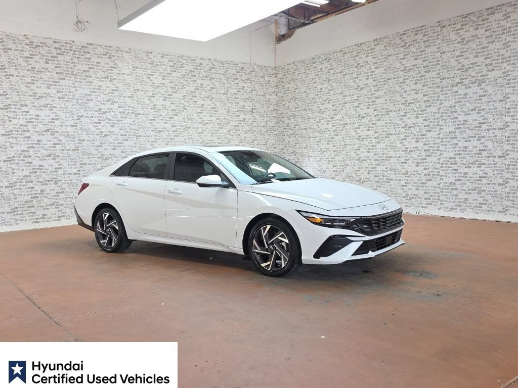 Used 2025 Hyundai Elantra SEL FWD image 1