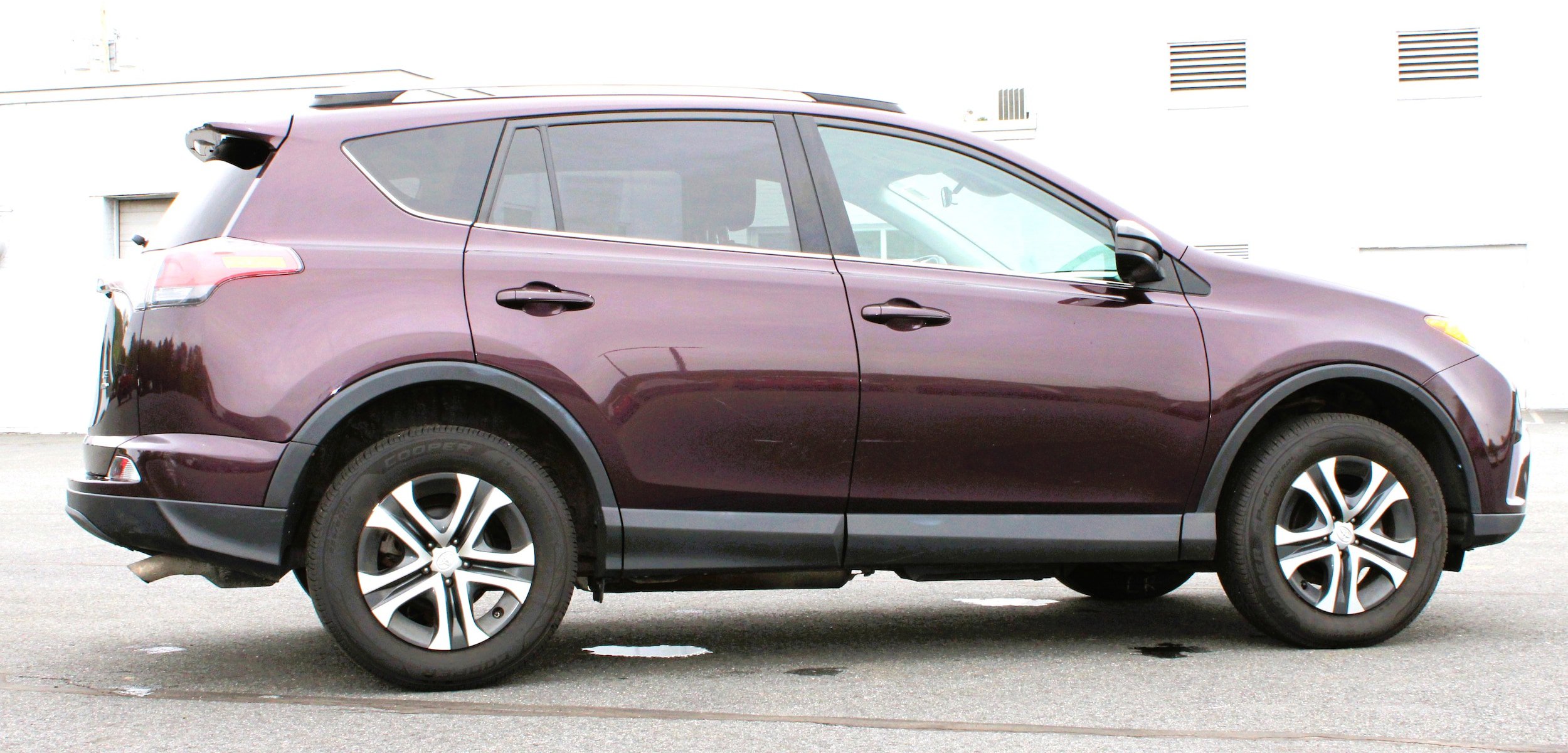 Used 2017 Toyota RAV4 LE AWD/4WD image 6
