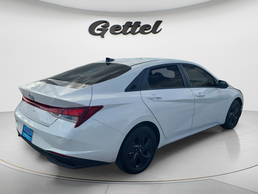 Used 2022 Hyundai Elantra SEL w/ Convenience Package FWD image 5