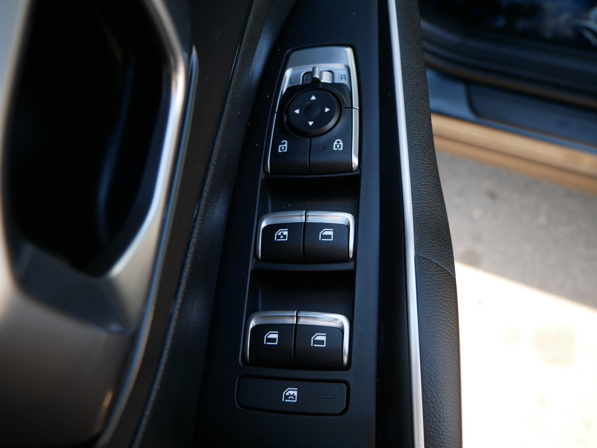 Used 2022 Kia Sorento LX image 19