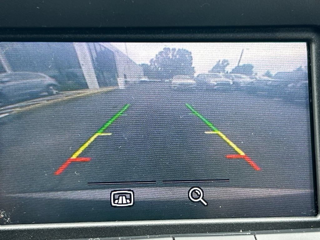 Used 2015 Ford Taurus SEL FWD image 21