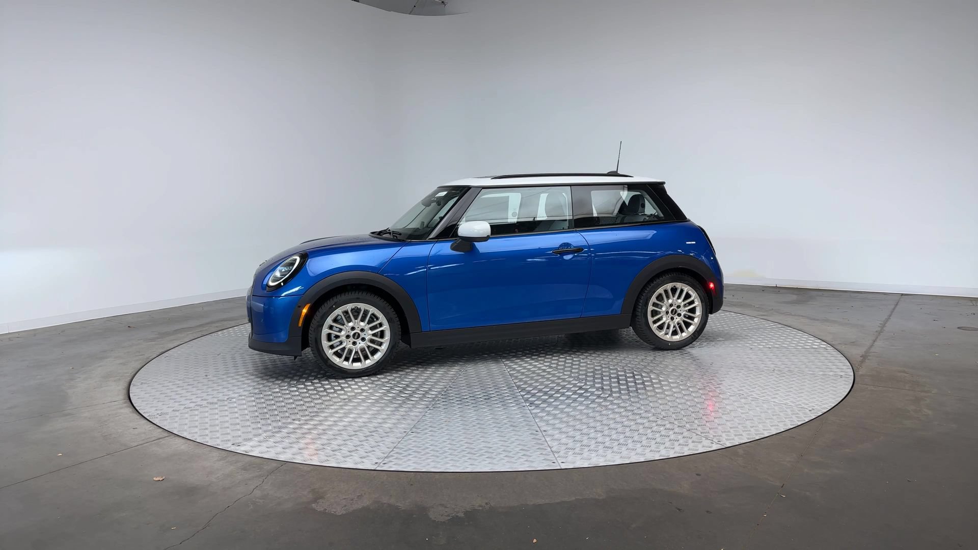 Used 2026 MINI Cooper 2-Door Hardtop FWD image 7