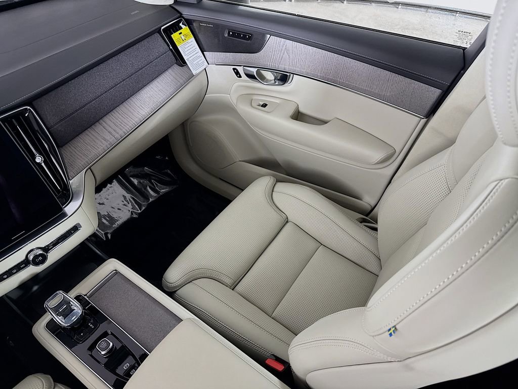 Used 2026 Volvo XC90 B6 Ultra w/ Lounge Package image 25
