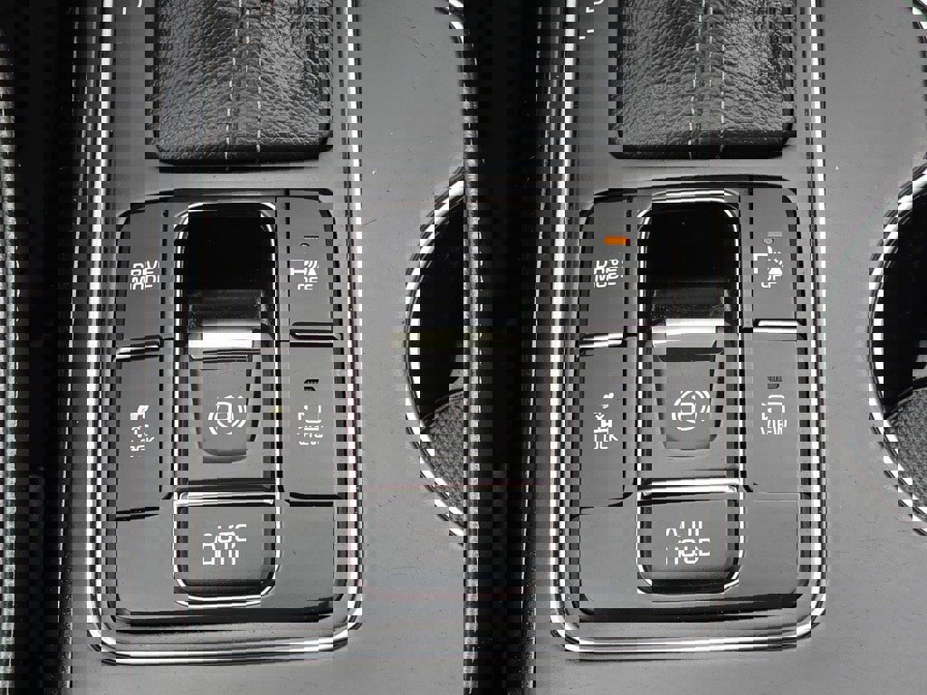 Used 2017 Kia Sorento SX image 16