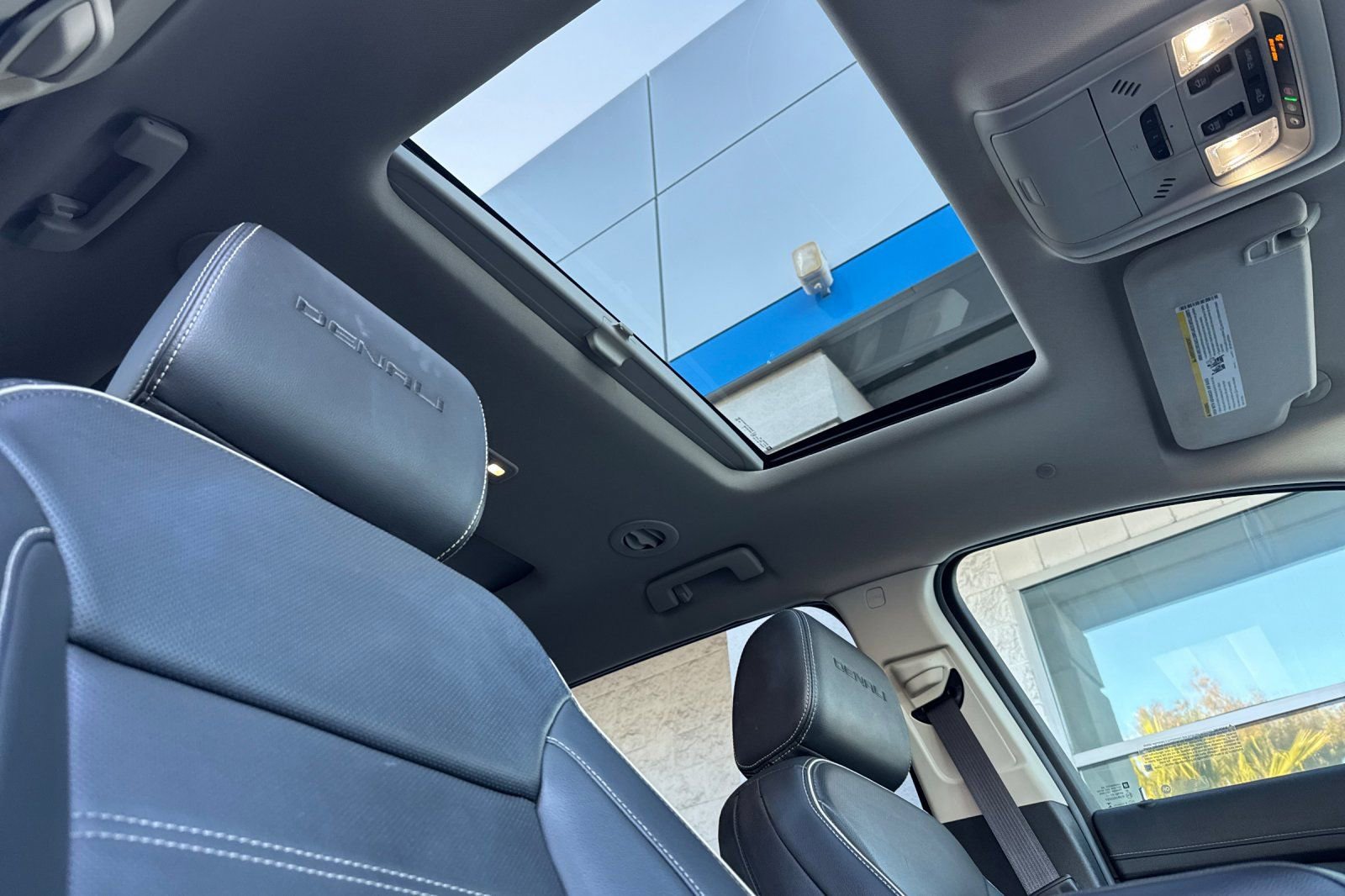 Used 2023 GMC Acadia Denali w/ Black Diamond Edition image 20