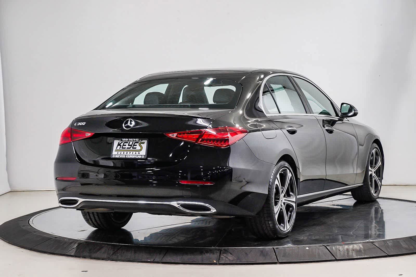 Used 2023 Mercedes-Benz C 300 Sedan image 4