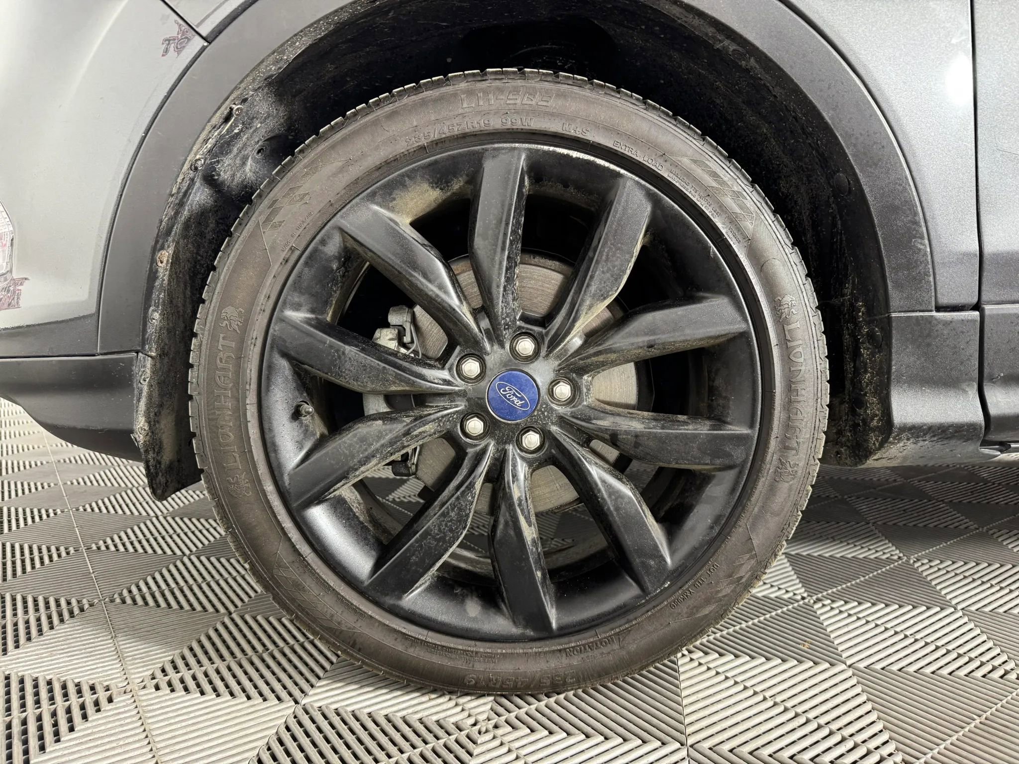 Used 2019 Ford Escape SE FWD image 40