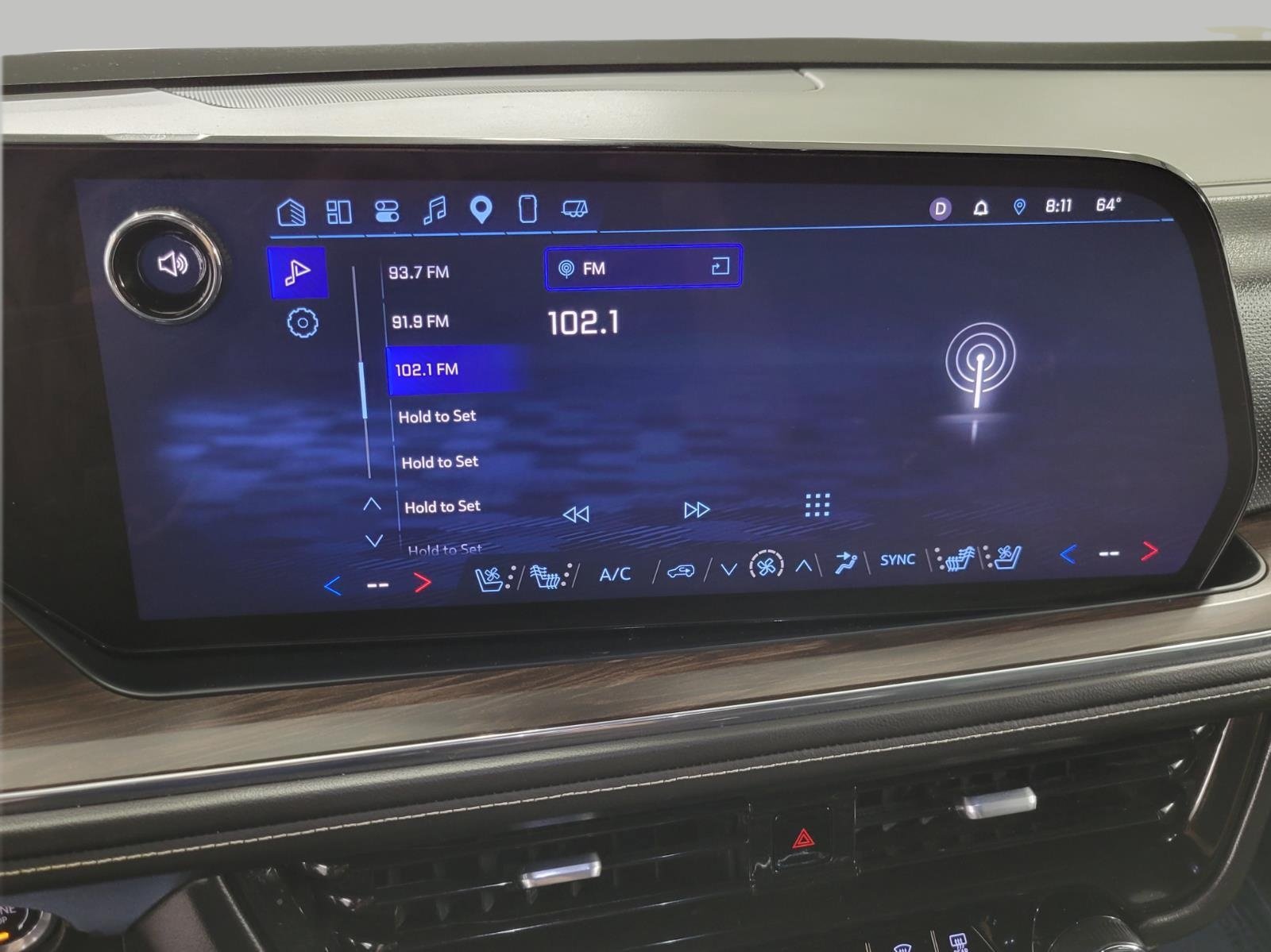 Used 2025 Chevrolet Suburban Premier AWD/4WD image 8