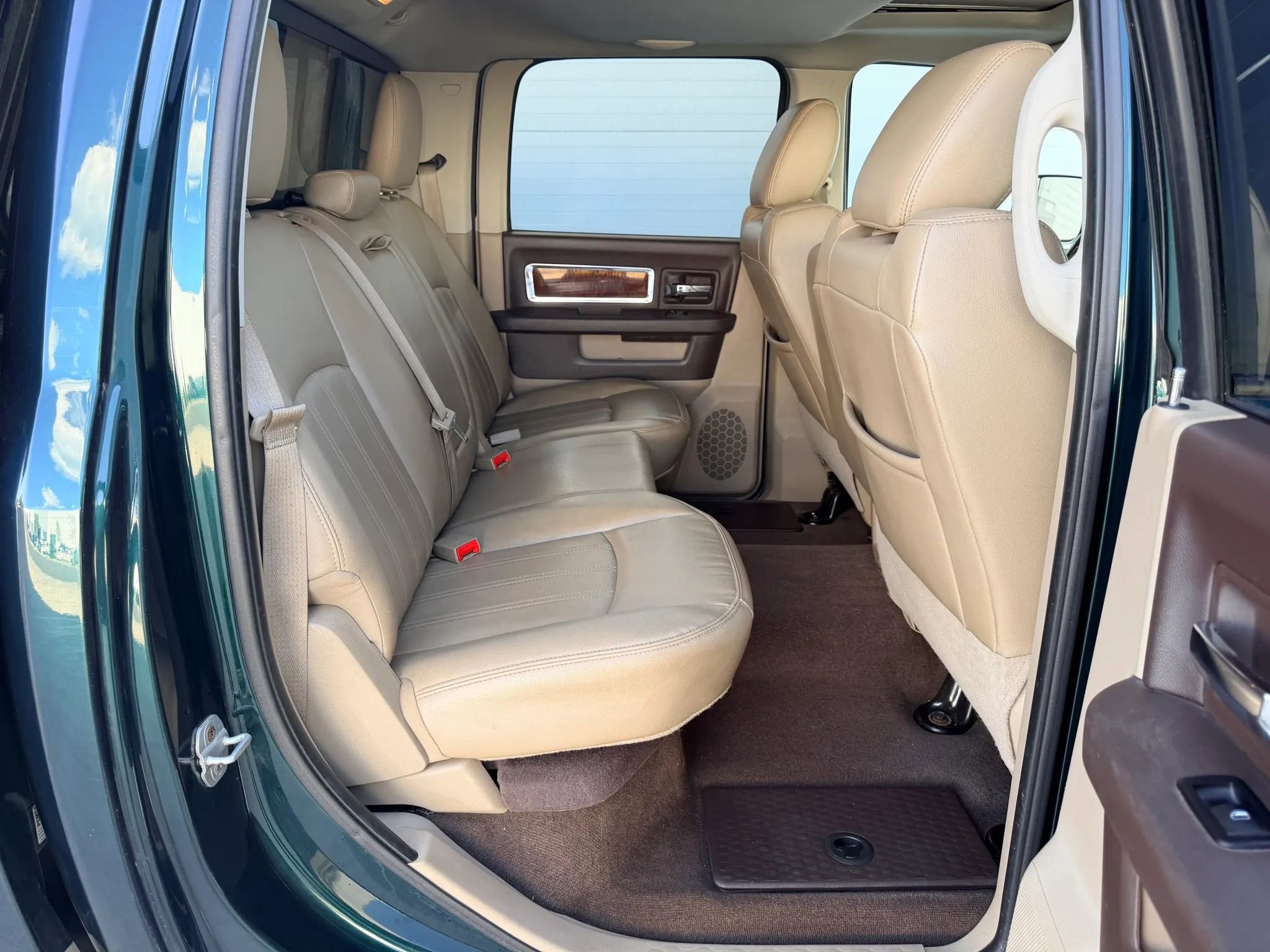 Used 2011 RAM 2500 Laramie w/ Cold Weather Group AWD/4WD image 13