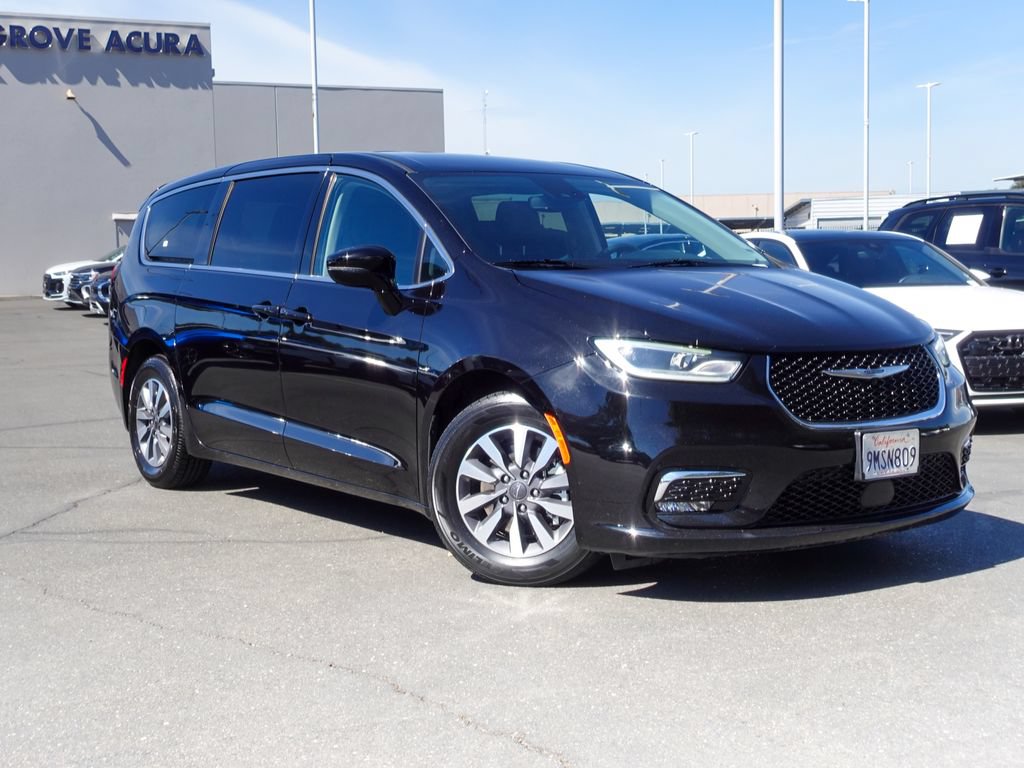Used 2024 Chrysler Pacifica Limited FWD image 1