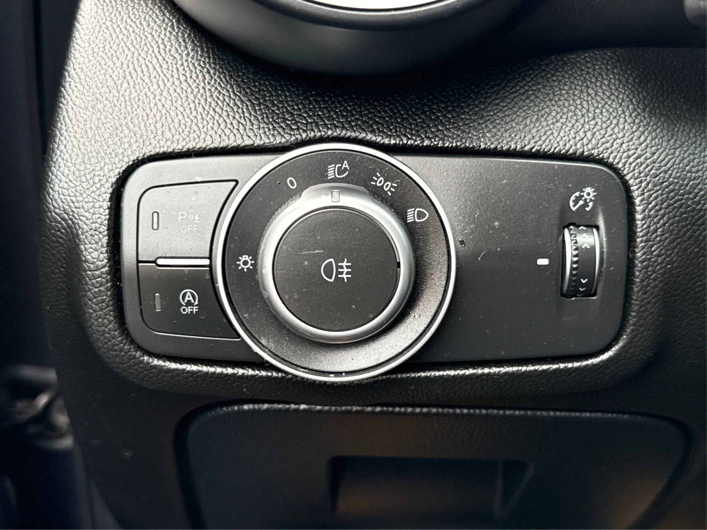 Used 2018 Alfa Romeo Giulia Quadrifoglio w/ Driver Assist Dynamic Package RWD image 19