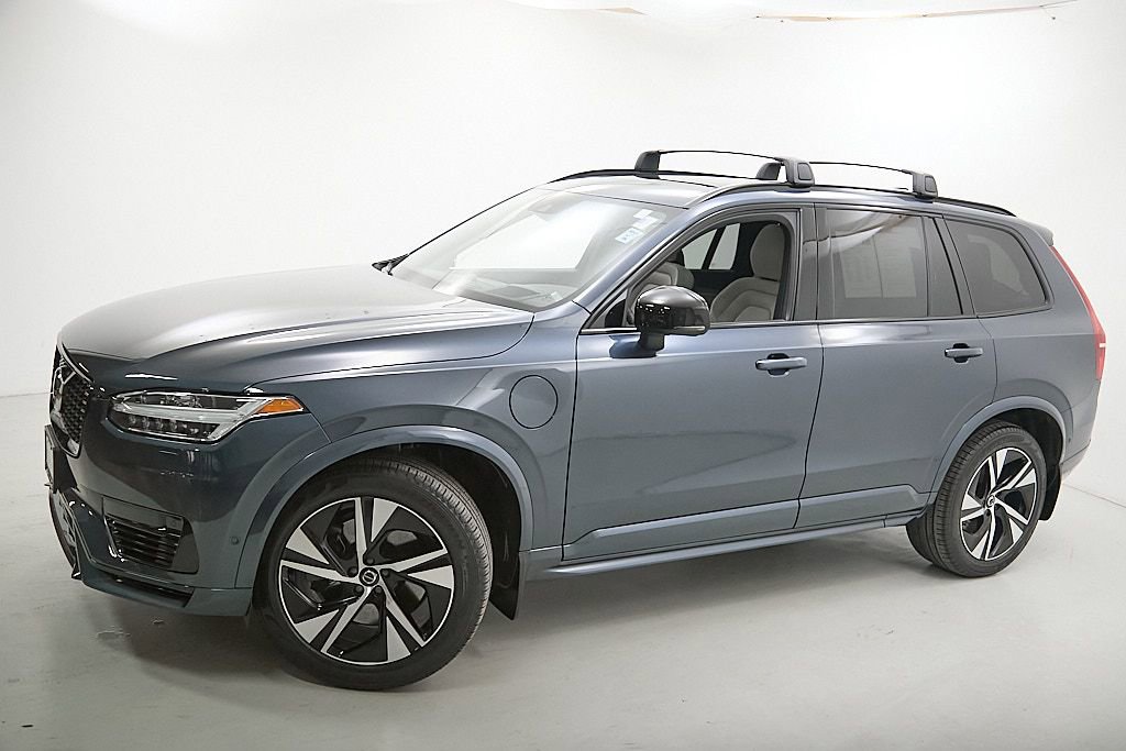 Used 2022 Volvo XC90 T8 R-Design image 3