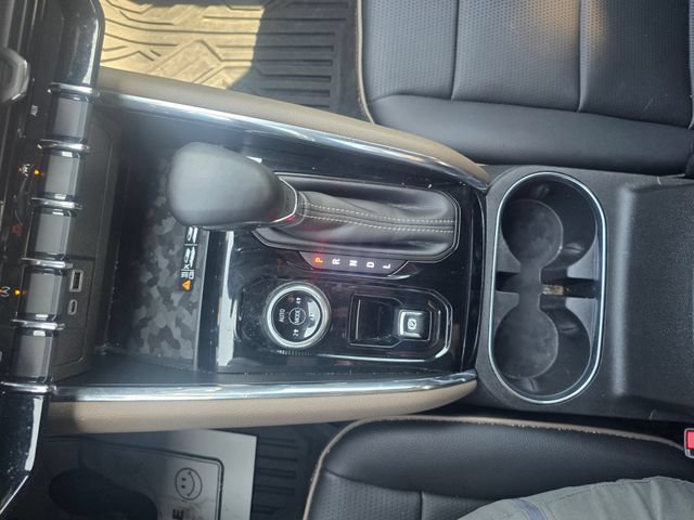 Used 2023 GMC Canyon Denali w/ Denali Black Edition AWD/4WD image 24