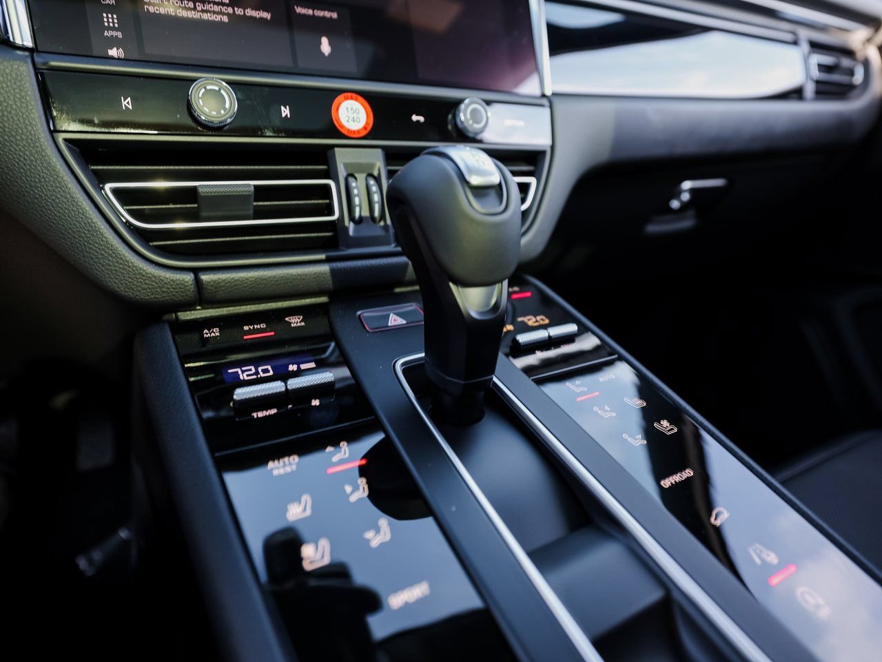Certified 2026 Porsche Macan AWD/4WD image 20