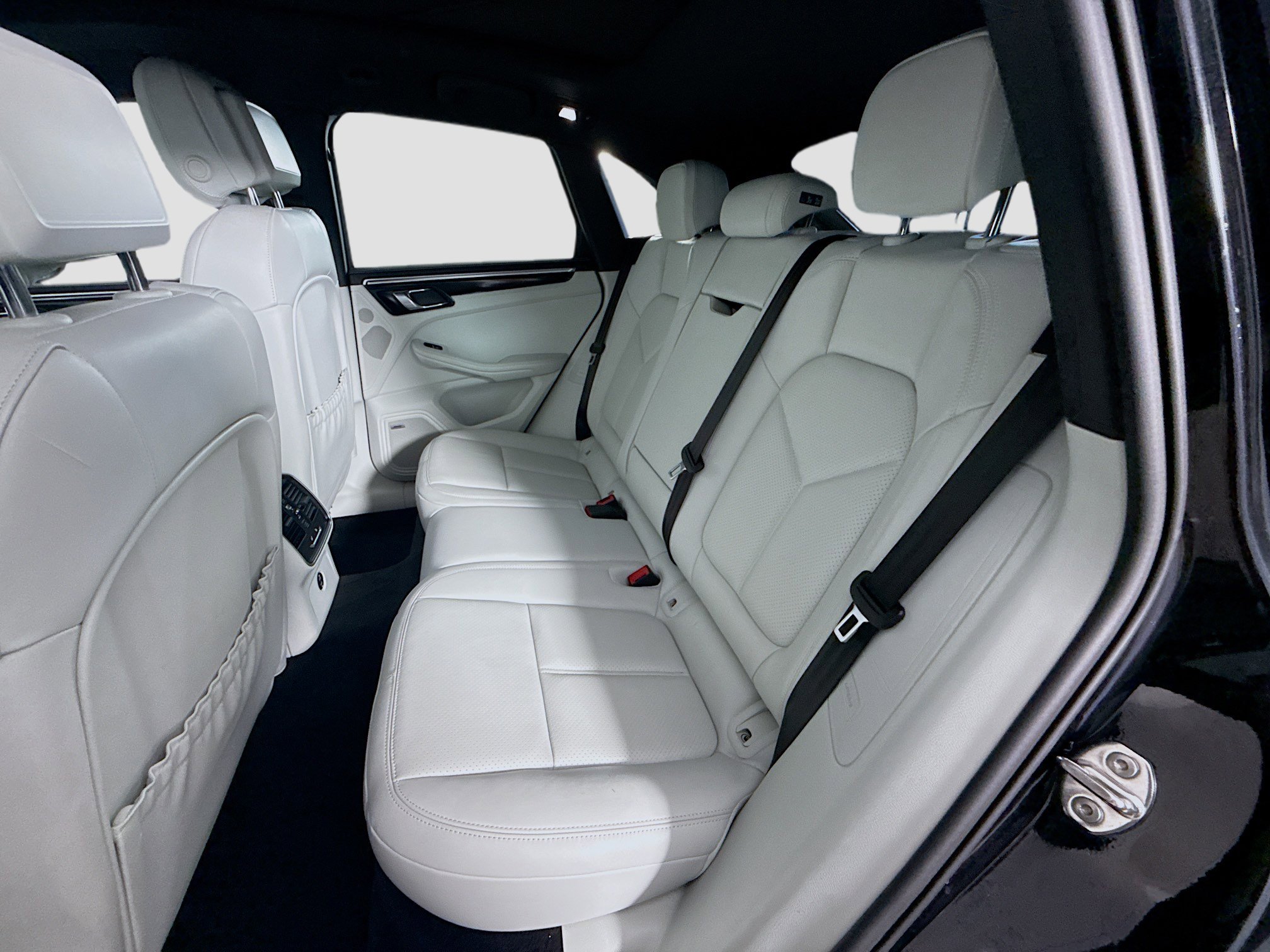 Used 2023 Porsche Macan S image 24