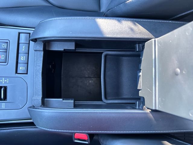 Used 2020 Toyota Highlander XLE image 30