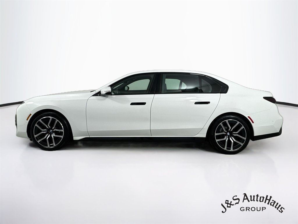 Used 2025 BMW 760i xDrive w/ Executive Package AWD/4WD image 4