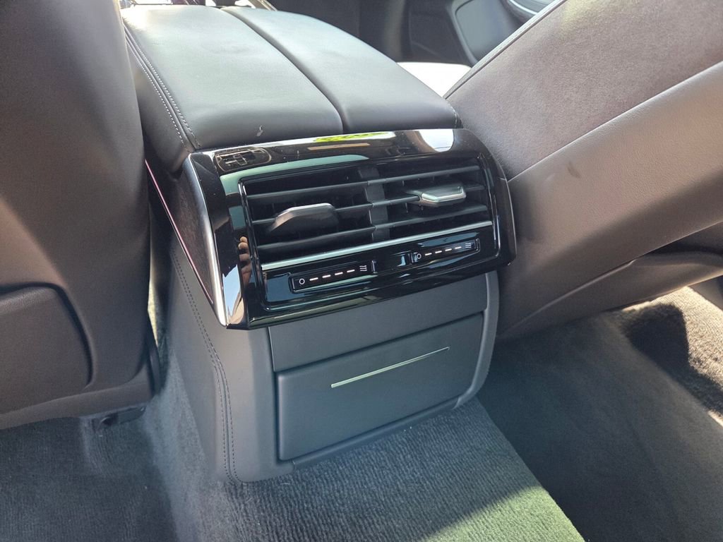 Used 2023 Audi A8 L 3.0T image 9