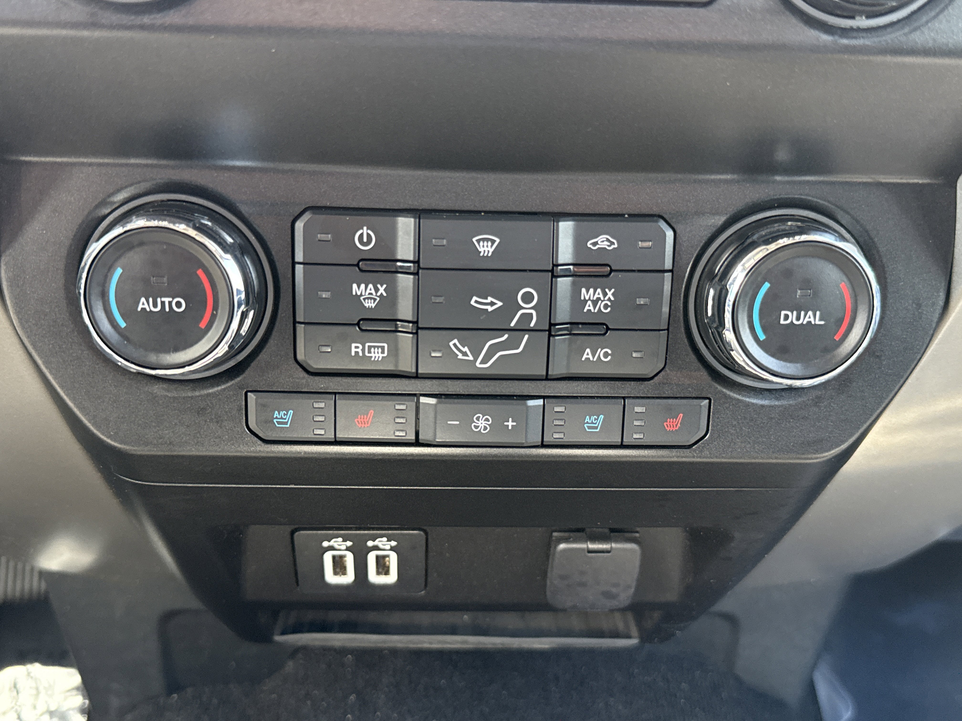 Used 2019 Ford F350 Lariat w/ Camper Package AWD/4WD image 24